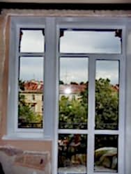 балконные двери и пластиковое окно